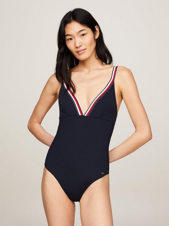 TOMMY HILFIGER SWIMWEAR Badeanzug TRIANGLE ONE PIECE RP mit kontrastfarbenen Kanten mehr Bis zu 55% Rabatt