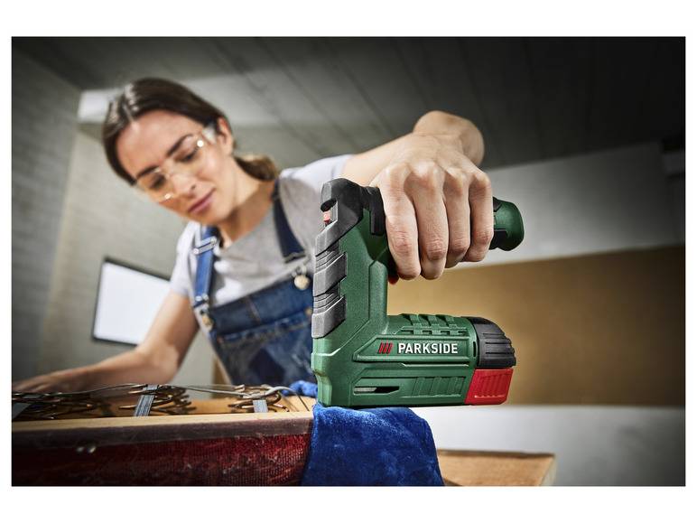 PARKSIDE® 4 V Akku-Tacker »PAT 4 D6«, inklusive Heftklammern und Nägel Sonderangebot