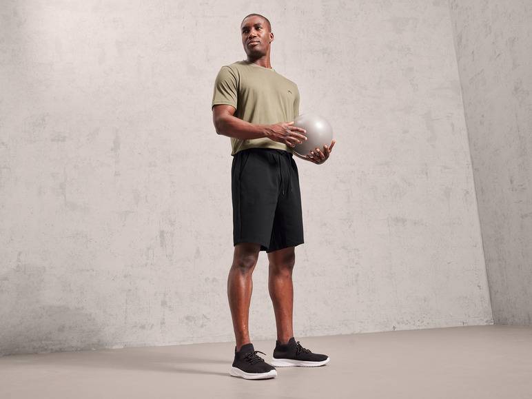 CRIVIT Herren Sweatshorts Double Knit, mit HeiQ Mint Technologie Kauf eins, bekomm eins gratis