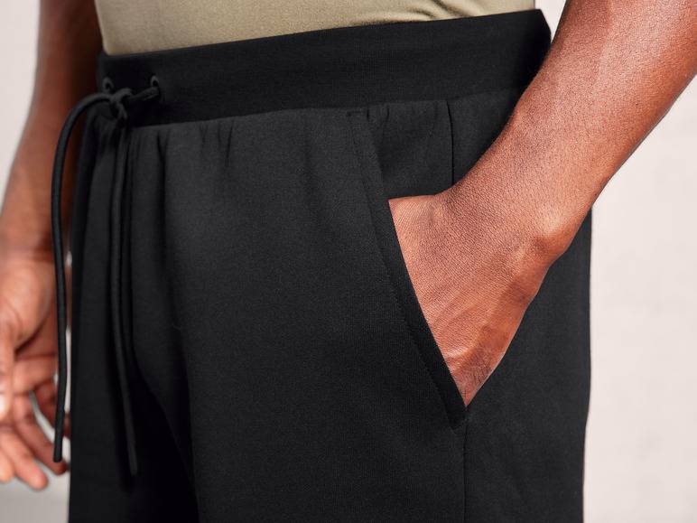 CRIVIT Herren Sweatshorts Double Knit, mit HeiQ Mint Technologie Kauf eins, bekomm eins gratis