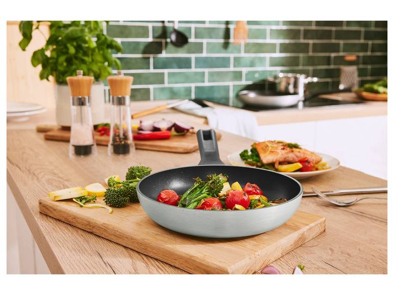 ERNESTO® Aluminium-Pfanne, Ø 20 cm, recycelt Preisnachlass