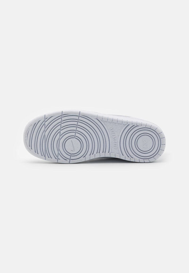 Nike Sportswear Nike Sportswear COURT BOROUGH RECRAFT UNISEX - Trainers - white 50% Rabatt mit kostenlosem Versand