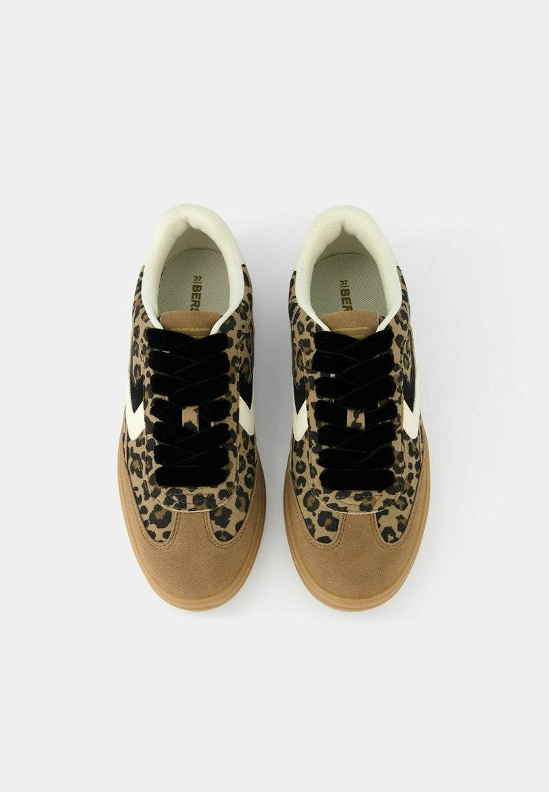 Bershka Bershka RETRO ANIMAL PRINT - Trainers Outlet