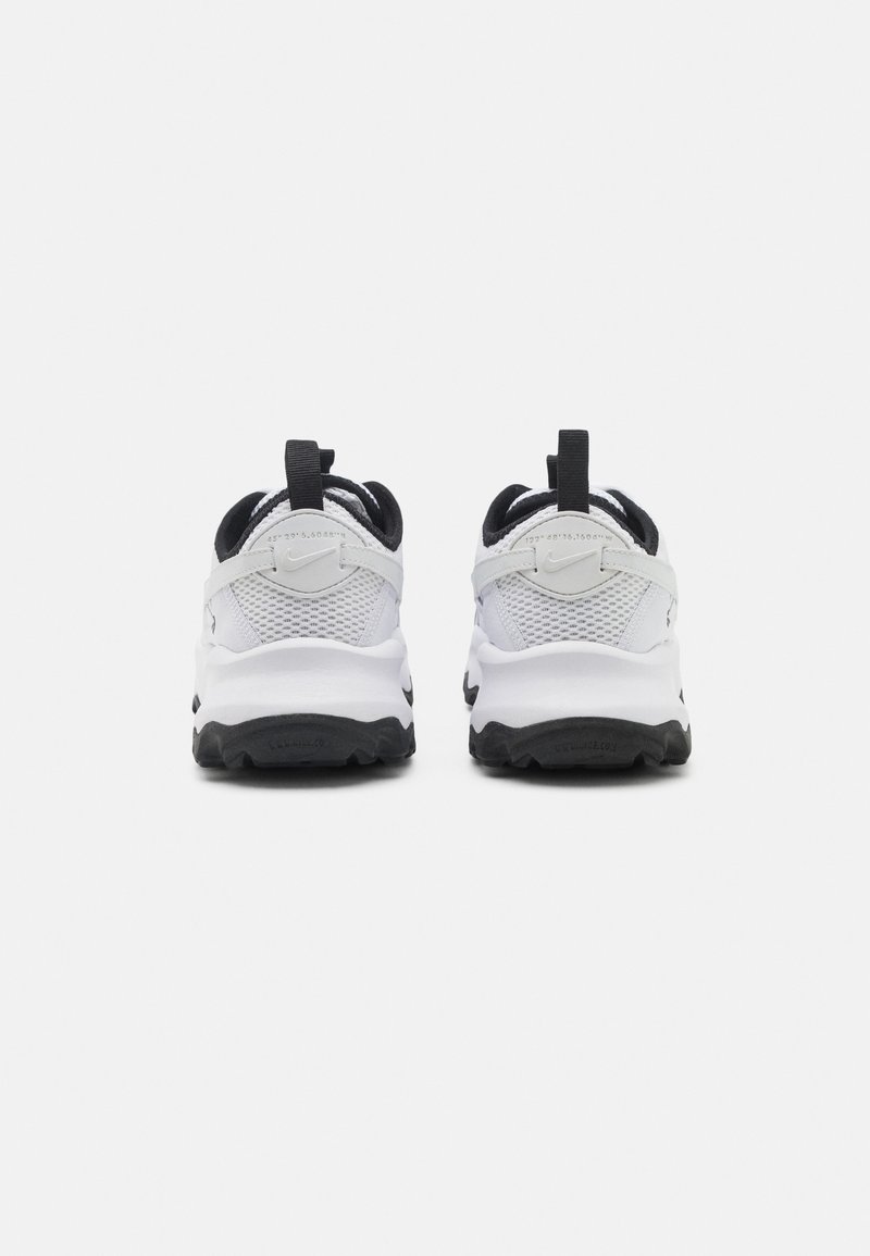 Nike Sportswear Nike Sportswear TC 7900 - Trainers Angebote
