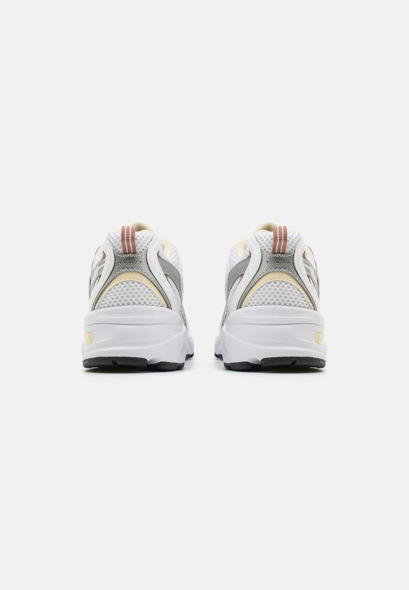 New Balance New Balance MR530 UNISEX - Trainers - white Meist gekauft