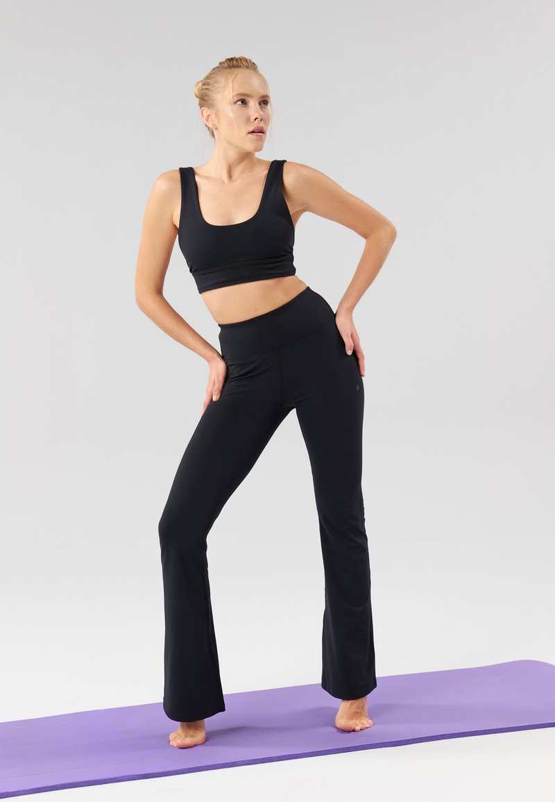 Even&Odd active Even&Odd active FLARED LEGGINGS - Tracksuit bottoms - black Clearance-Verkauf