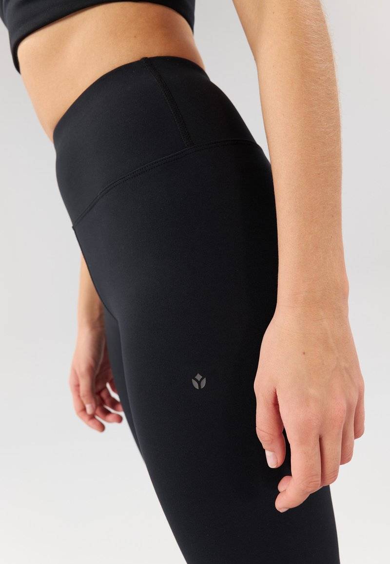 Even&Odd active Even&Odd active FLARED LEGGINGS - Tracksuit bottoms - black Clearance-Verkauf