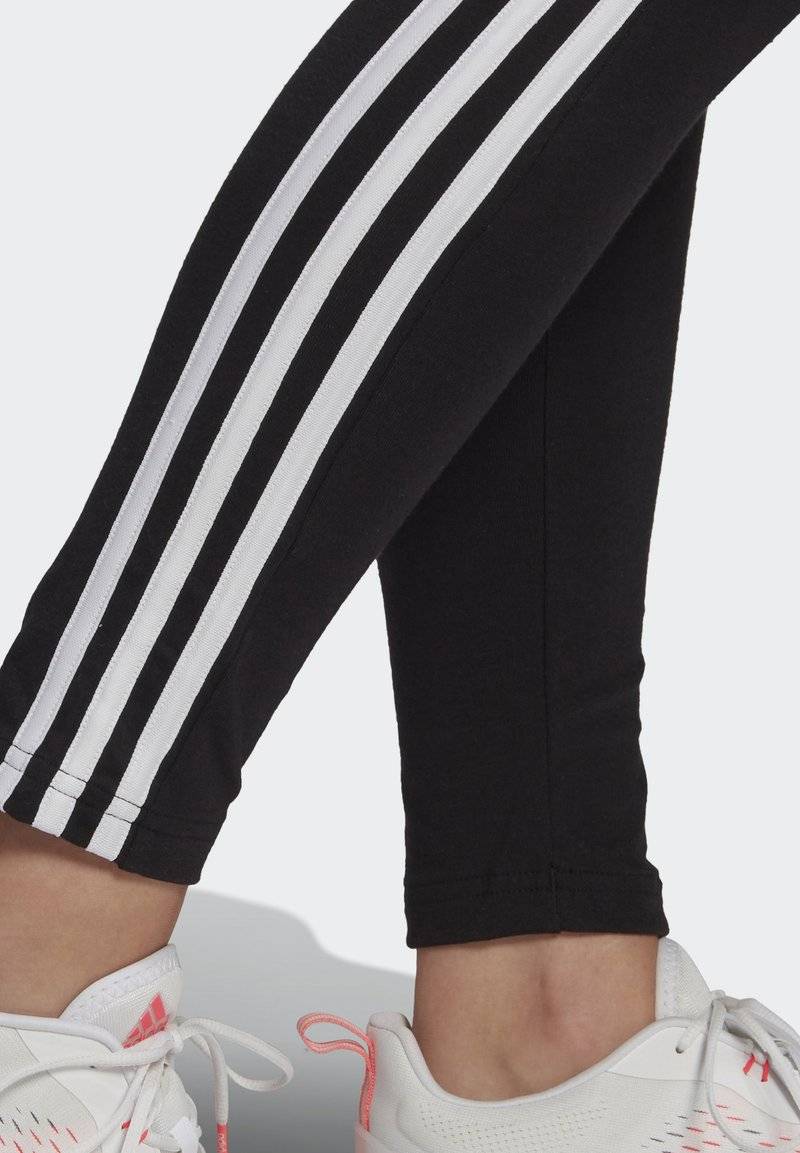 adidas Sportswear adidas Sportswear 3 STRIPES - Leggings 50% Rabatt für begrenzte Zeit