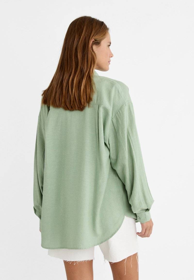 Stradivarius Stradivarius RUSTIKALES DAILY - Button-down blouse - khaki Limitierter Zeitrabatt