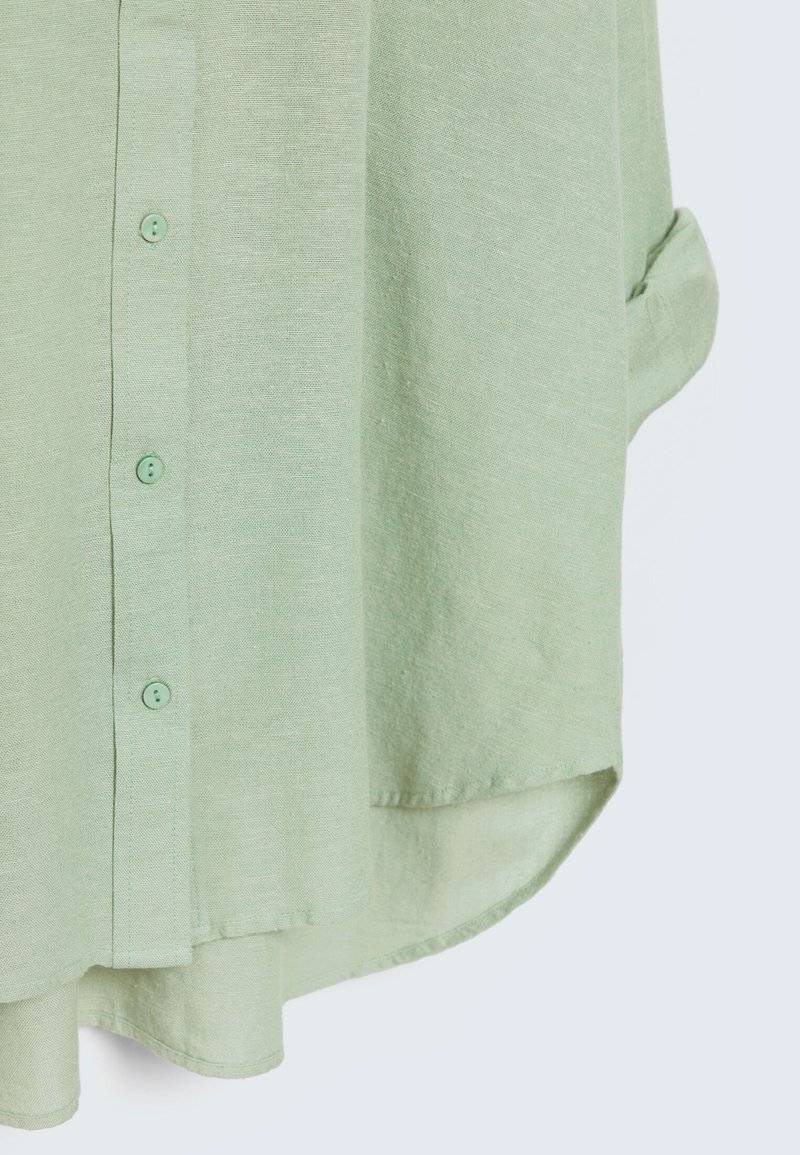 Stradivarius Stradivarius RUSTIKALES DAILY - Button-down blouse - khaki Limitierter Zeitrabatt