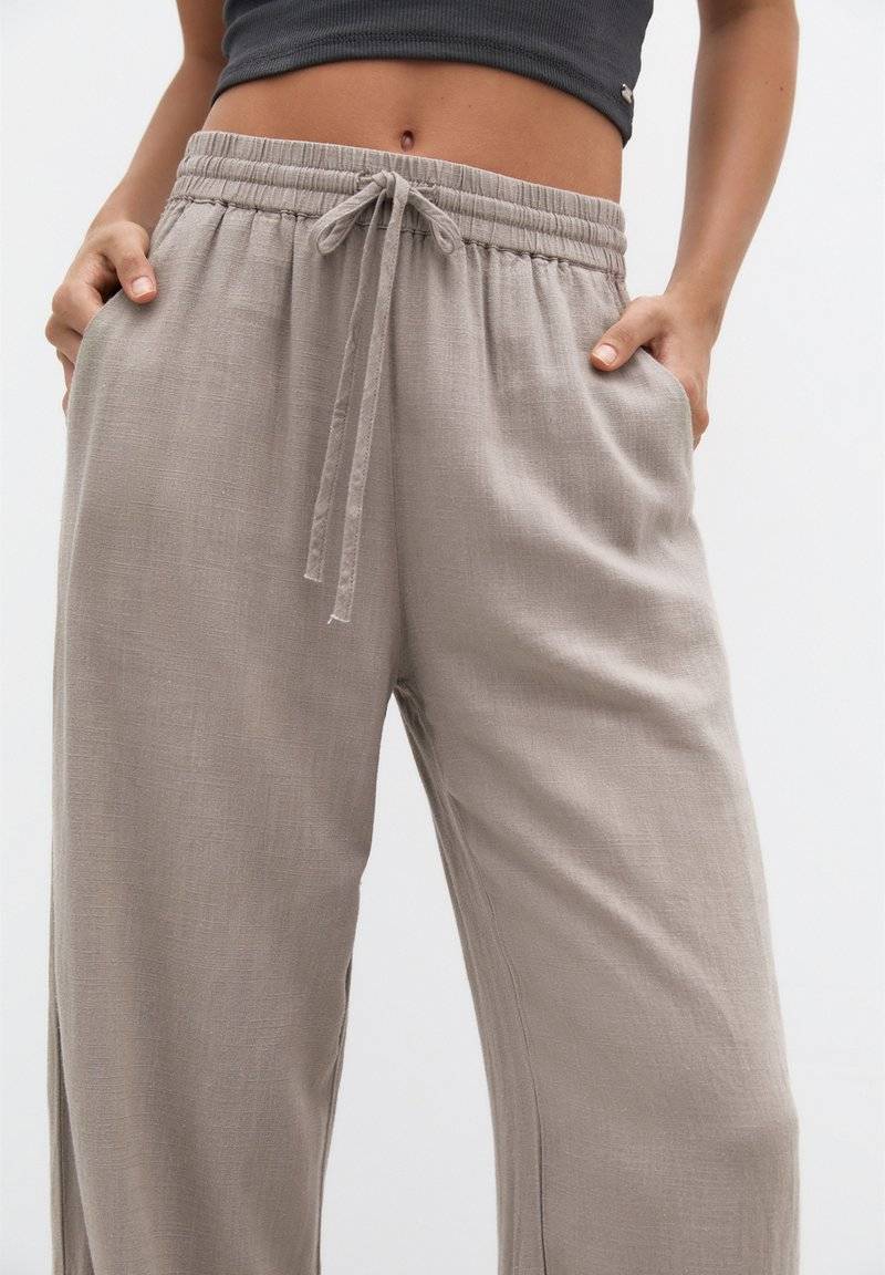 PULL&BEAR PULL&BEAR Trousers - stone Versandkostenfrei