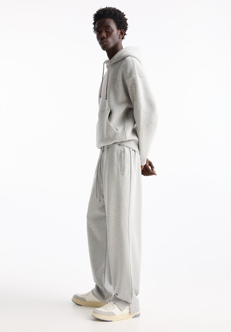 PULL&BEAR PULL&BEAR WIDE JOGGERS - Tracksuit bottoms - light grey Osterangebot