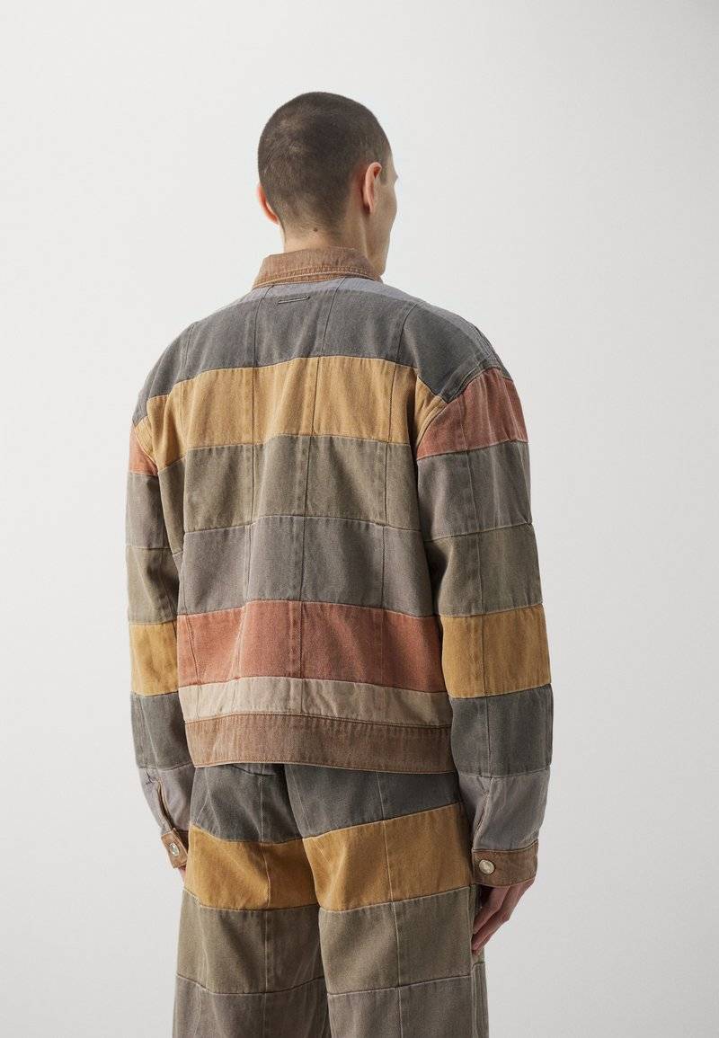 Les Benjamins Les Benjamins UNISEX - Denim jacket - brown Valentinstagsangebot