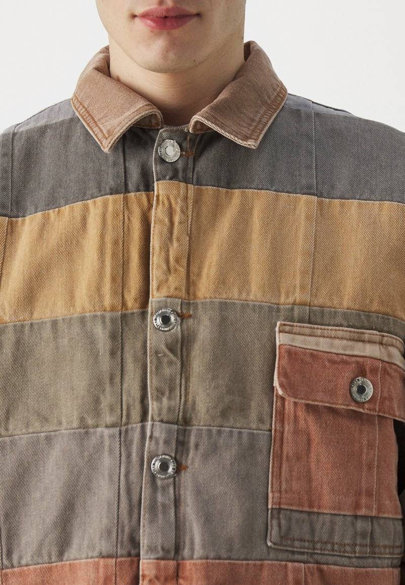 Les Benjamins Les Benjamins UNISEX - Denim jacket - brown Valentinstagsangebot