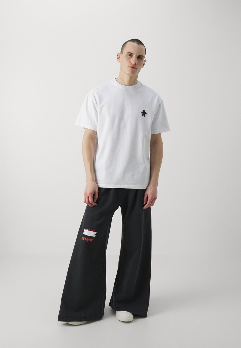AVAVAV AVAVAV OLD LADY UNISEX - Basic T-shirt - blanc Tiefpreis