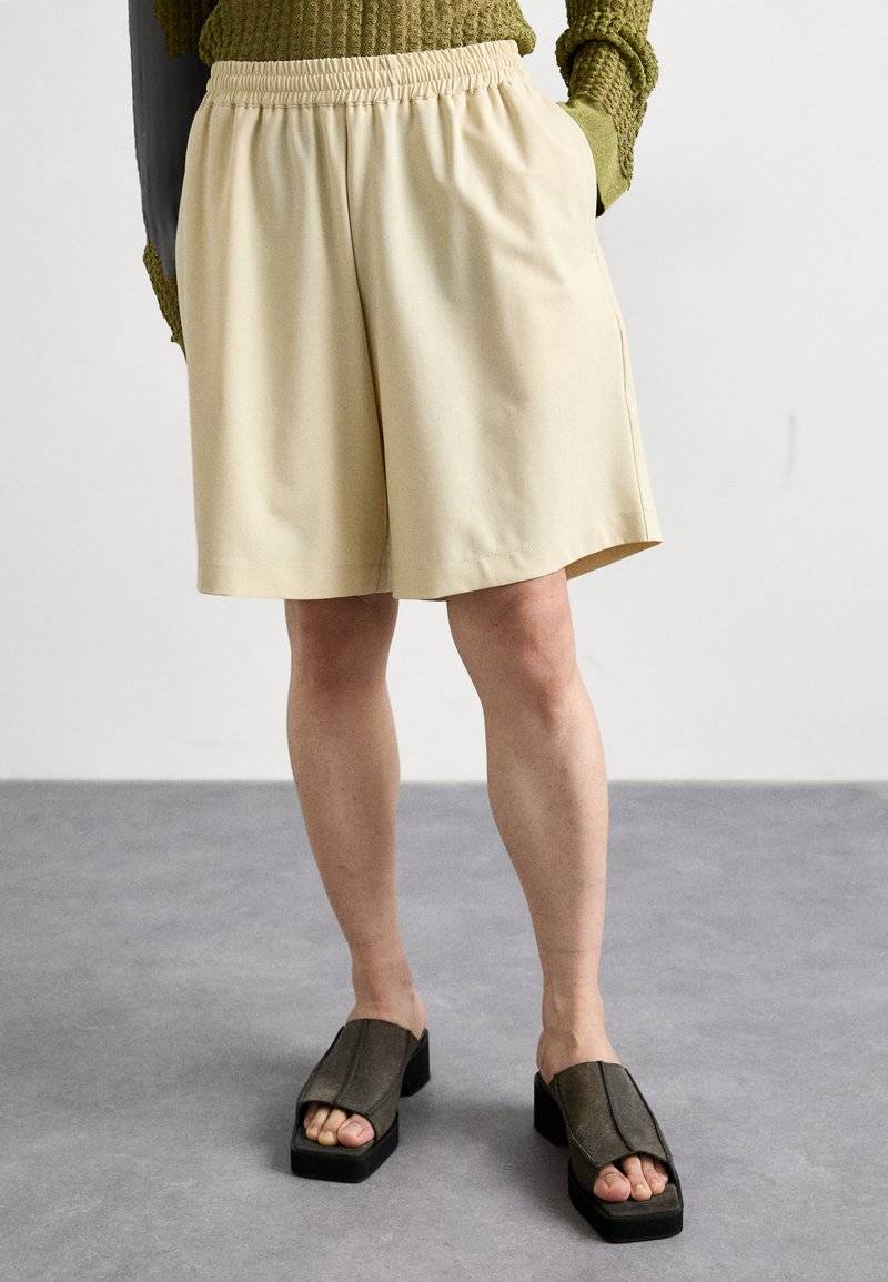 Bonsai Bonsai RAFFIA SHORT BASKET FIT PANT UNISEX - Shorts Wochenangebot