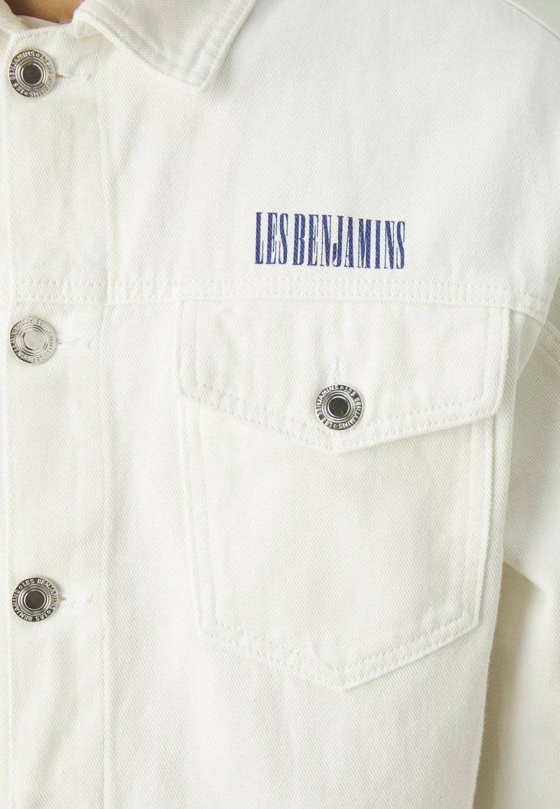 Les Benjamins Les Benjamins JACKET UNISEX - Denim jacket - white Letzter Tag