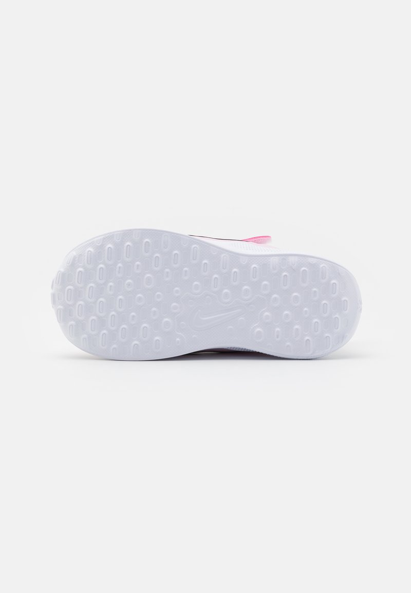 Nike Performance Nike Performance REVOLUTION - Competition running shoes Kostenloser Versand
