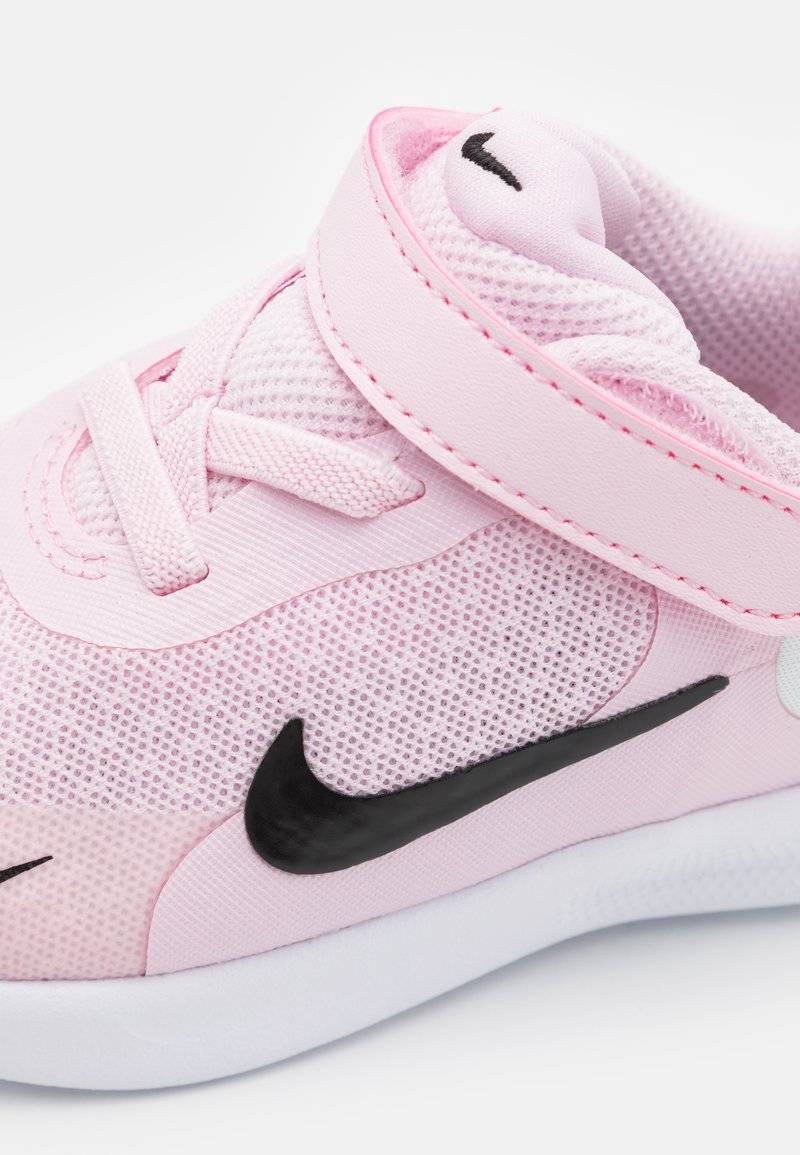 Nike Performance Nike Performance REVOLUTION - Competition running shoes Kostenloser Versand