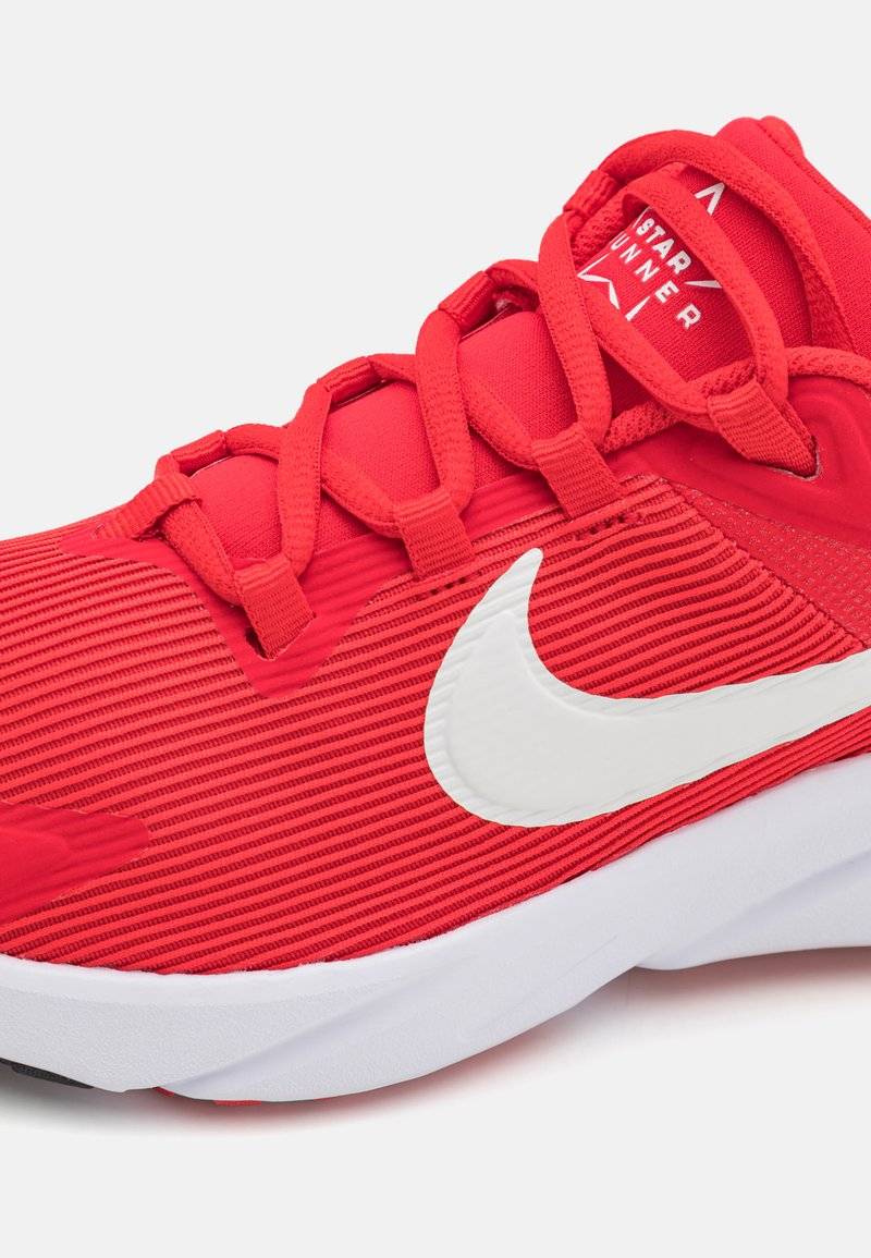 Nike Performance Nike Performance STAR RUNNER 4 UNISEX - Competition running shoes Osterangebot