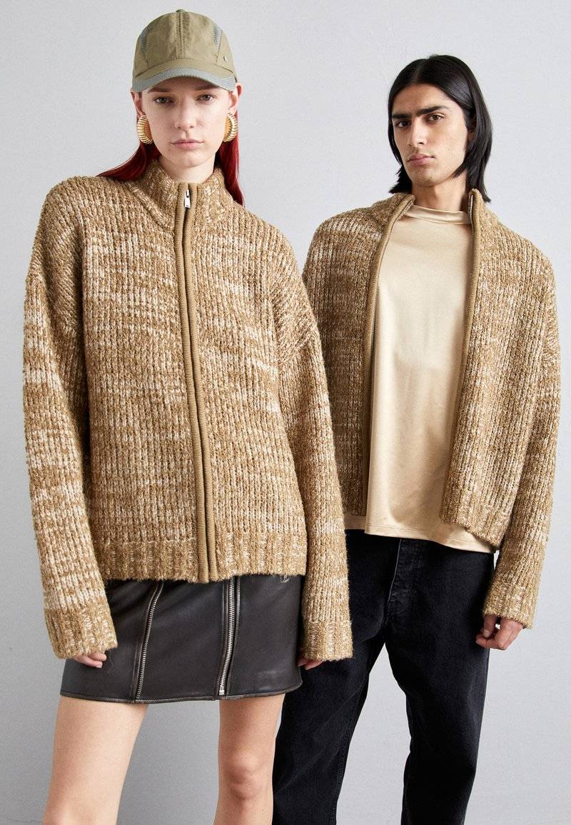 Holzweiler Holzweiler EMPLIFY ZIP CARDIGAN UNISEX - Cardigan - brown Im Verkauf