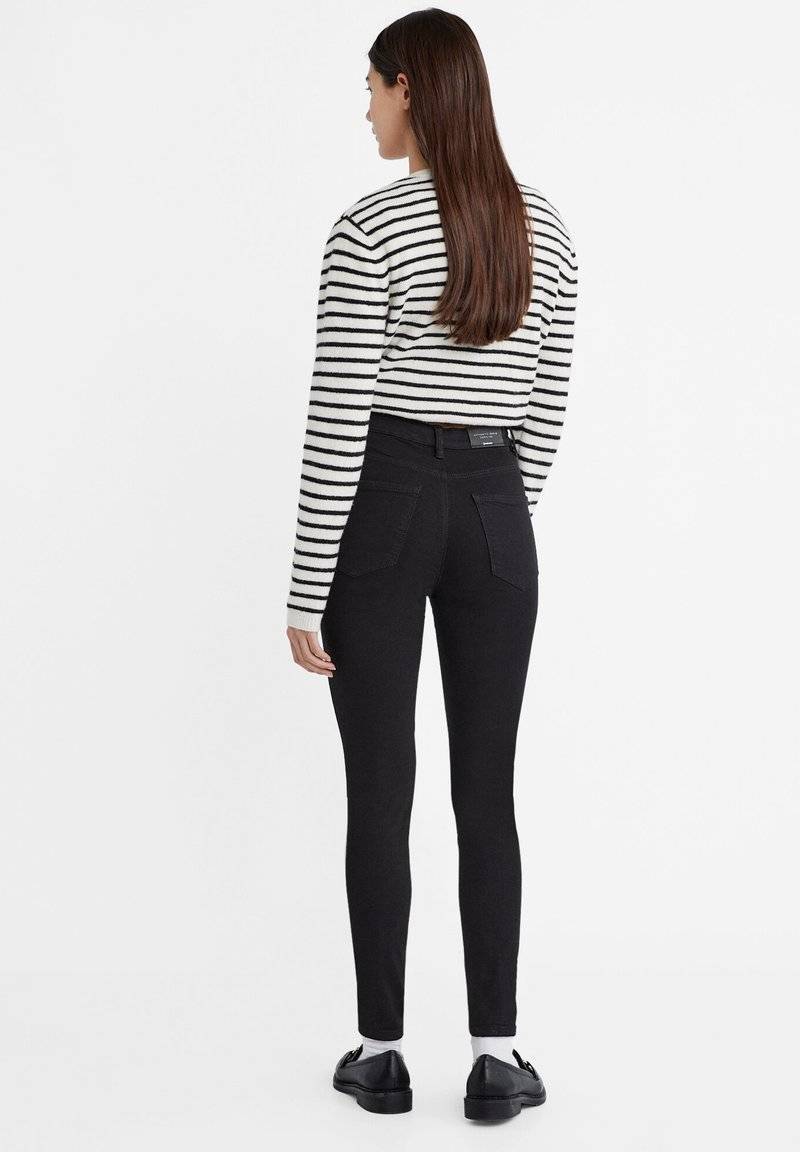 Stradivarius Stradivarius MIT SUPERHOHEM - Jeans Skinny Fit - black Fabrikverkauf
