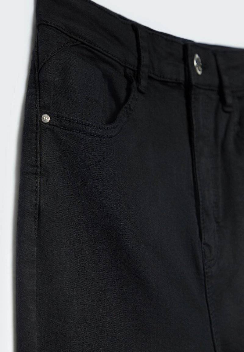 Stradivarius Stradivarius MIT SUPERHOHEM - Jeans Skinny Fit - black Fabrikverkauf