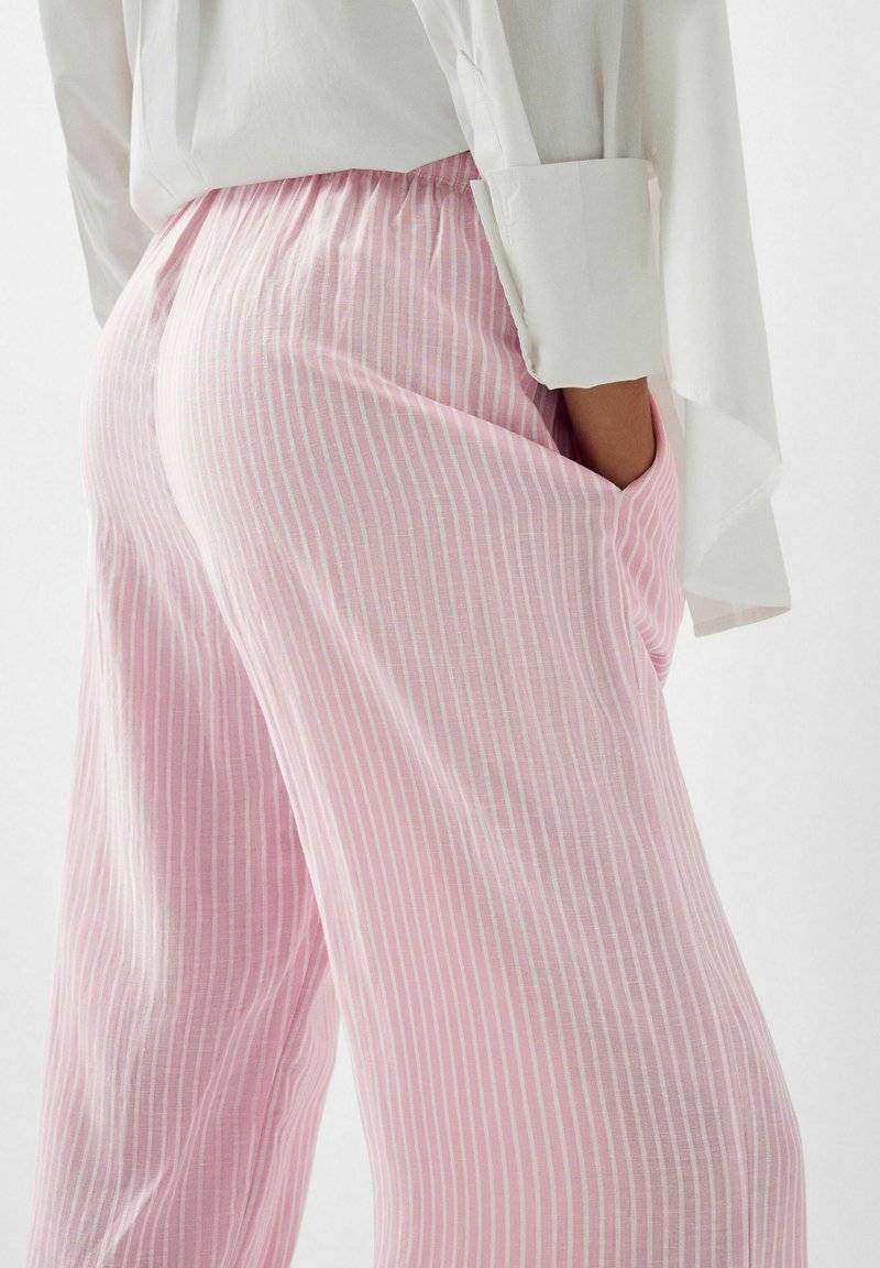 Bershka Bershka WITH AN ELASTIC - Trousers - light pink Preisnachlass