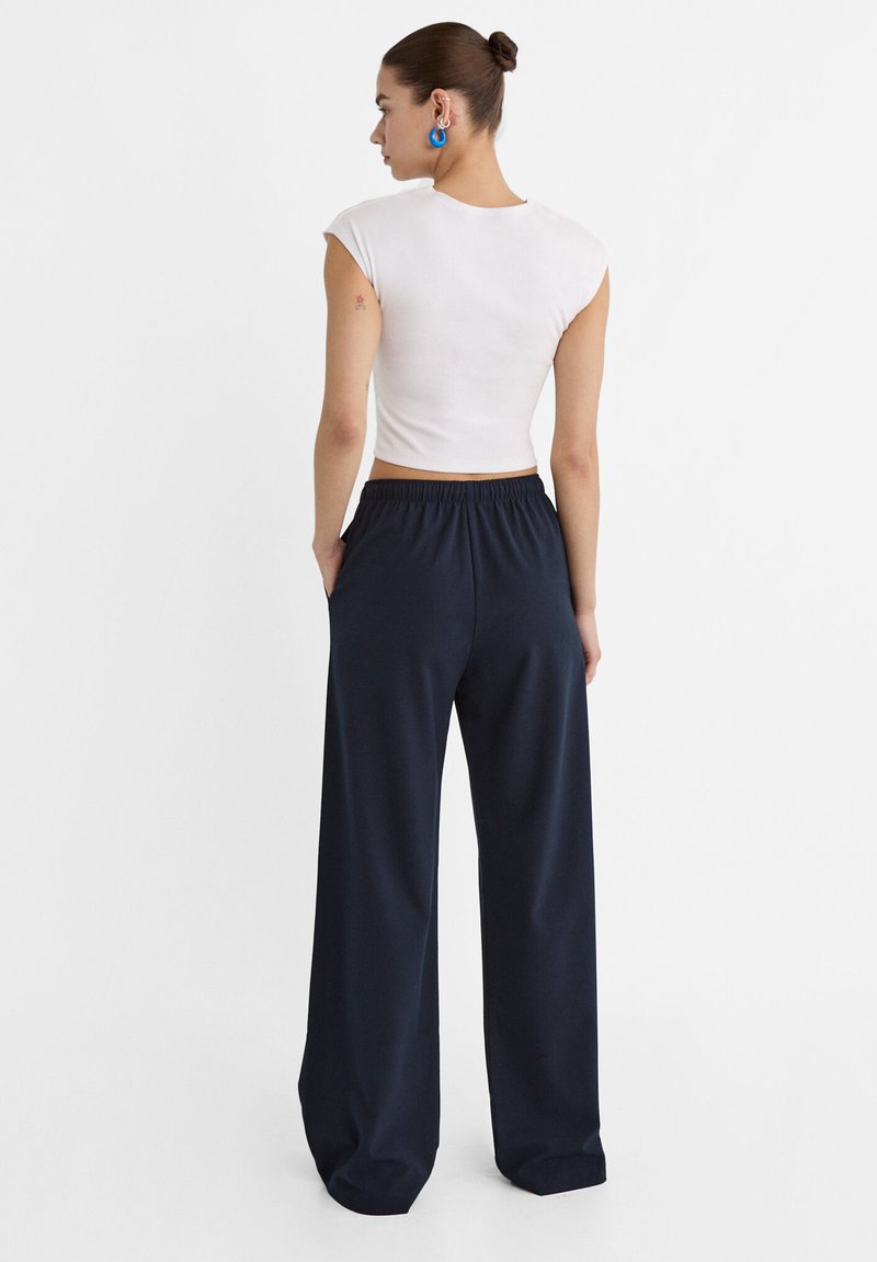 Stradivarius Stradivarius LONG FLOWING - Trousers - mottled dark blue Cyber Monday