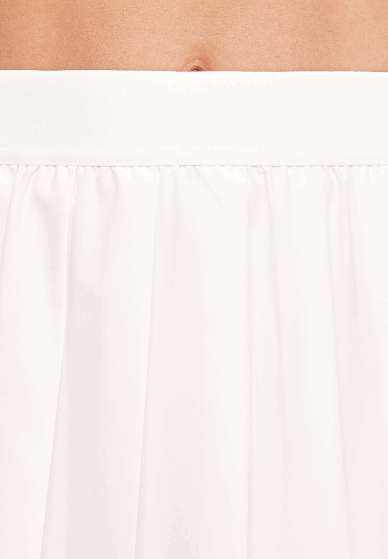 OYSHO OYSHO PLEATED COMPRESSIVE - Sports skirt - white Begrenzte Freigabe
