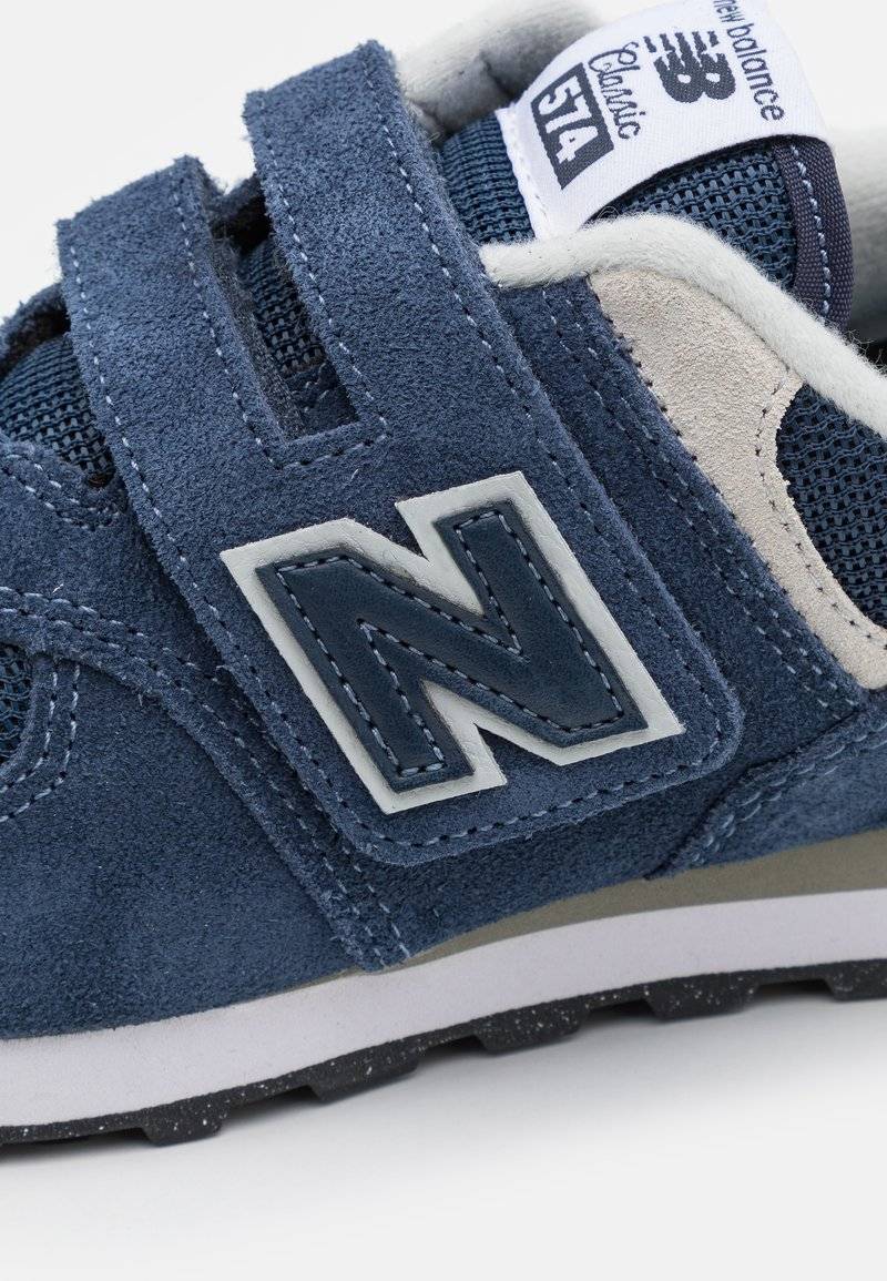 New Balance New Balance 574 UNISEX - Trainers - navy Fabrikverkauf