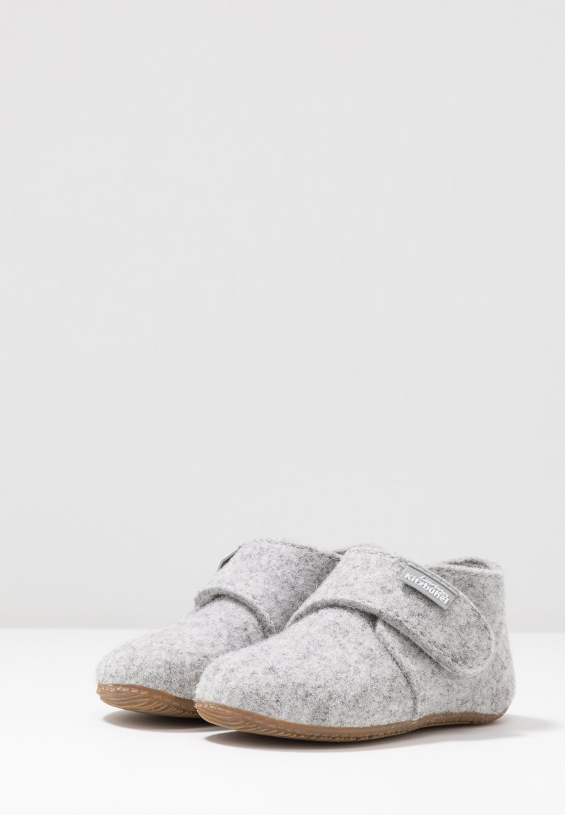 Living Kitzbühel Living Kitzbühel BABYKLETT UNIFARBEN - Slippers - nebel Rabatt