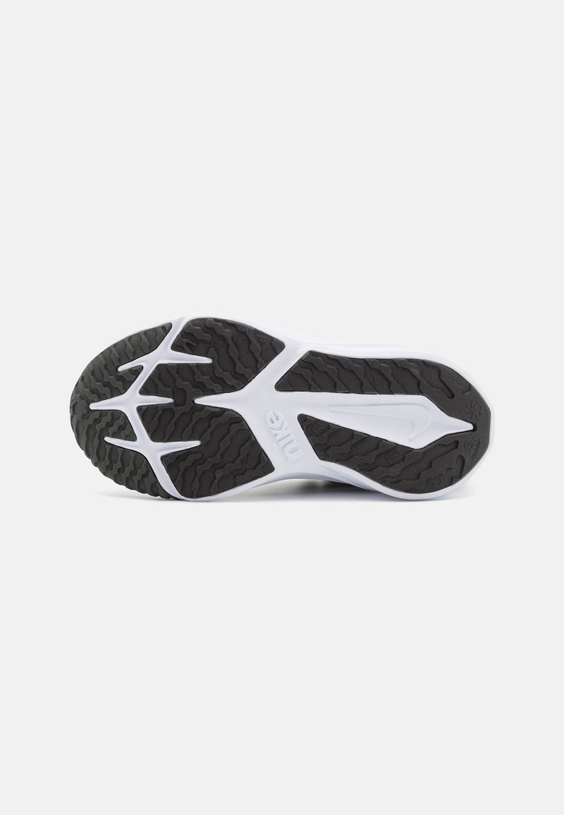 Nike Performance Nike Performance STAR RUNNER - Competition running shoes Muttertagsangebot