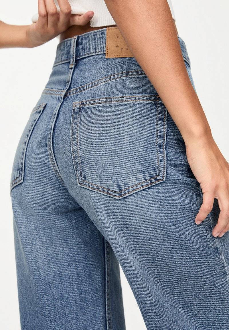 PULL&BEAR PULL&BEAR MID-RISE WIDE - Flared Jeans - blue Meist gekauft