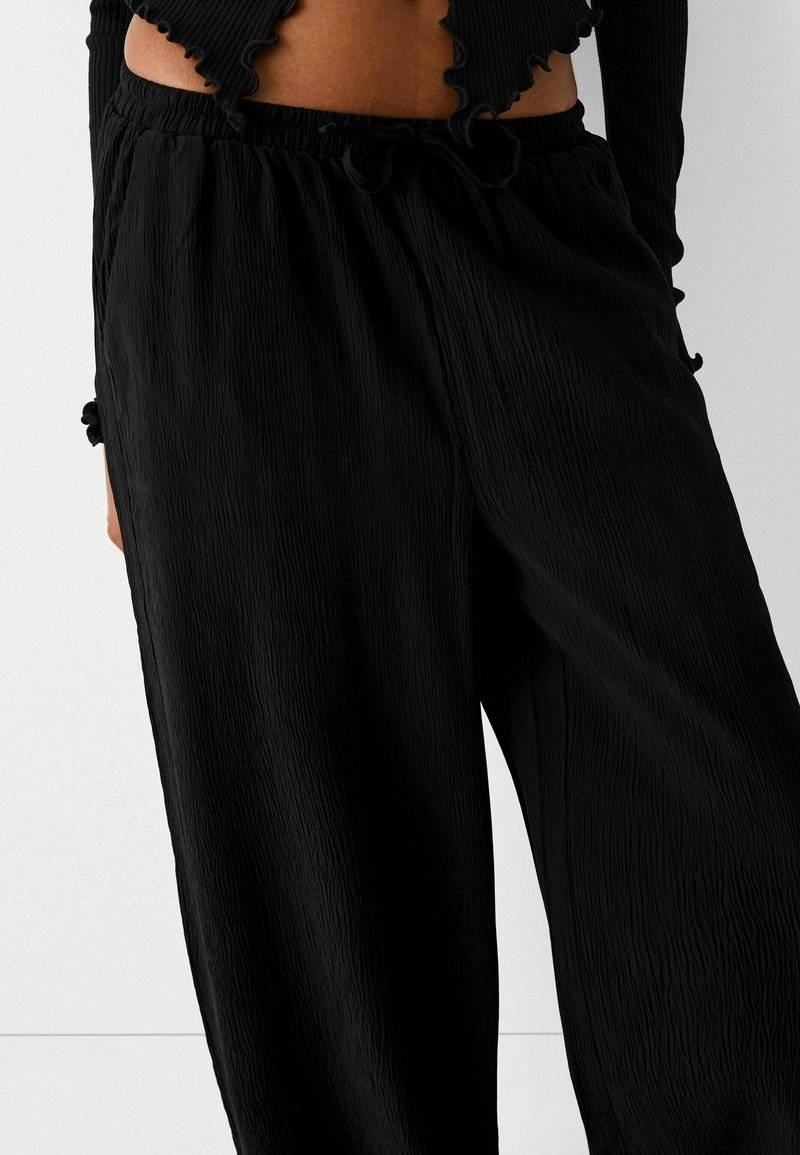 Bershka Bershka Trousers - black Sonderangebot
