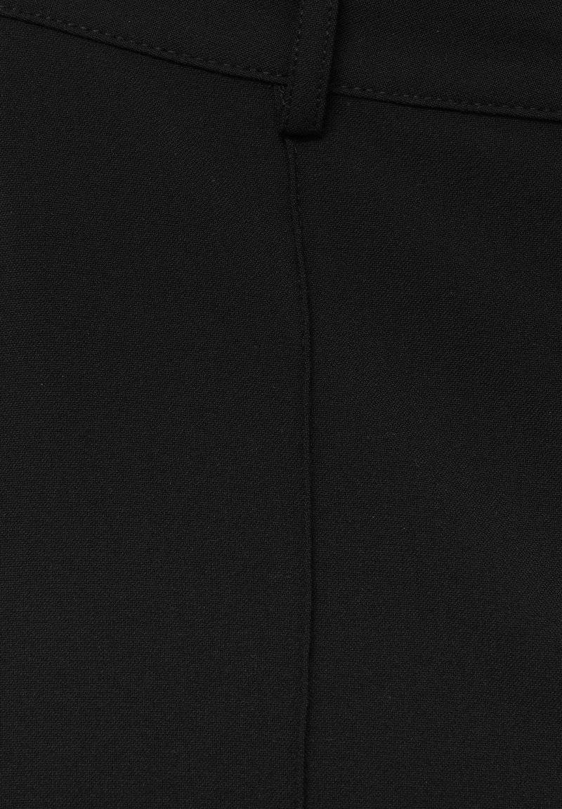 PULL&BEAR PULL&BEAR IM REGULAR-FIT MIT ZIERNAHT VORNE - Trousers - black Exklusivangebot