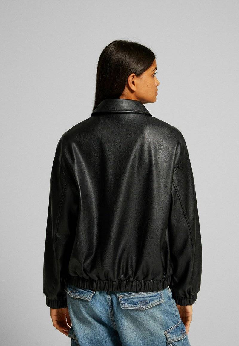 Bershka Bershka DAD FIT - Faux leather jacket - black Saisonschlussverkauf