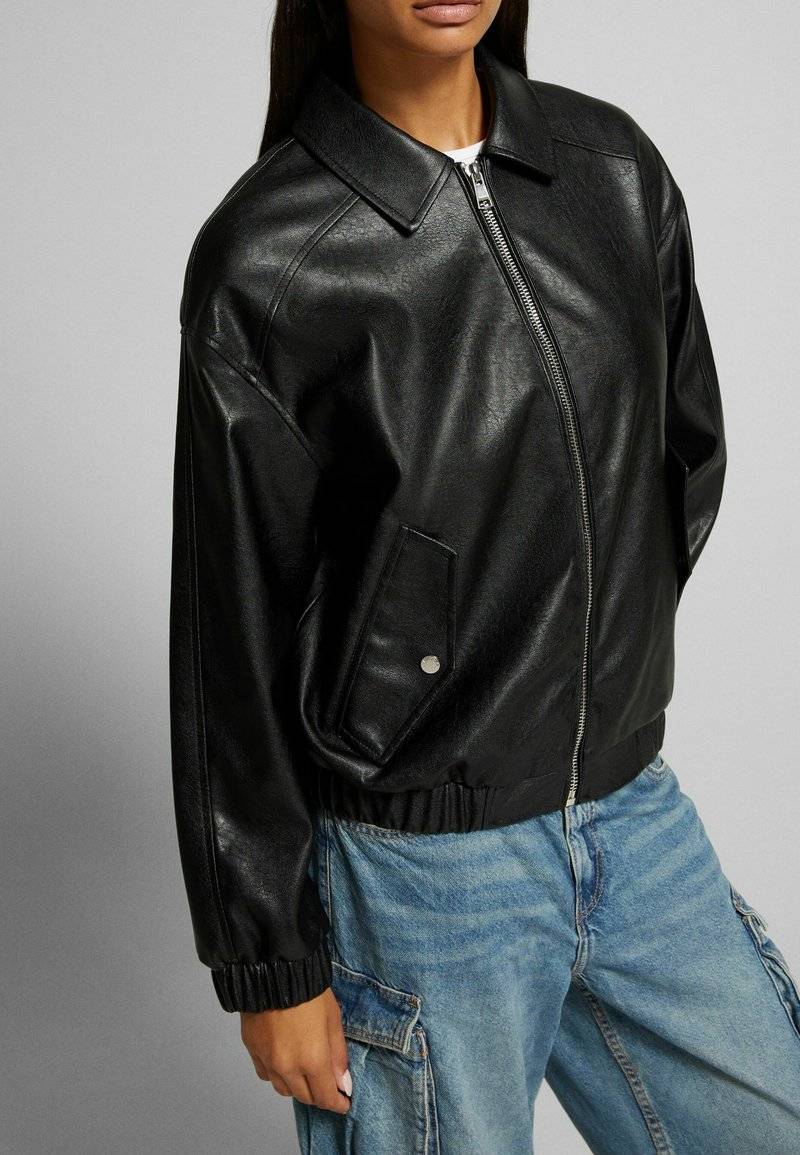 Bershka Bershka DAD FIT - Faux leather jacket - black Saisonschlussverkauf