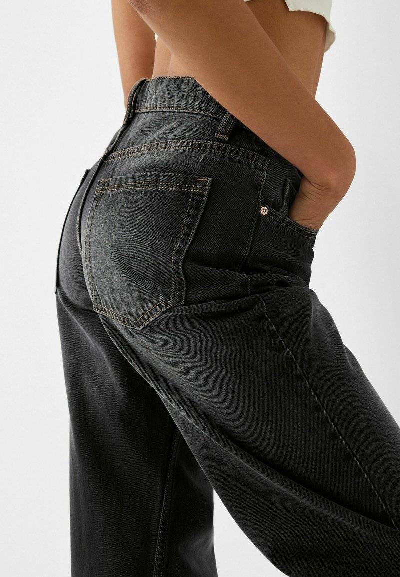 Bershka Bershka BAGGY - Flared Jeans - black Cyber Monday