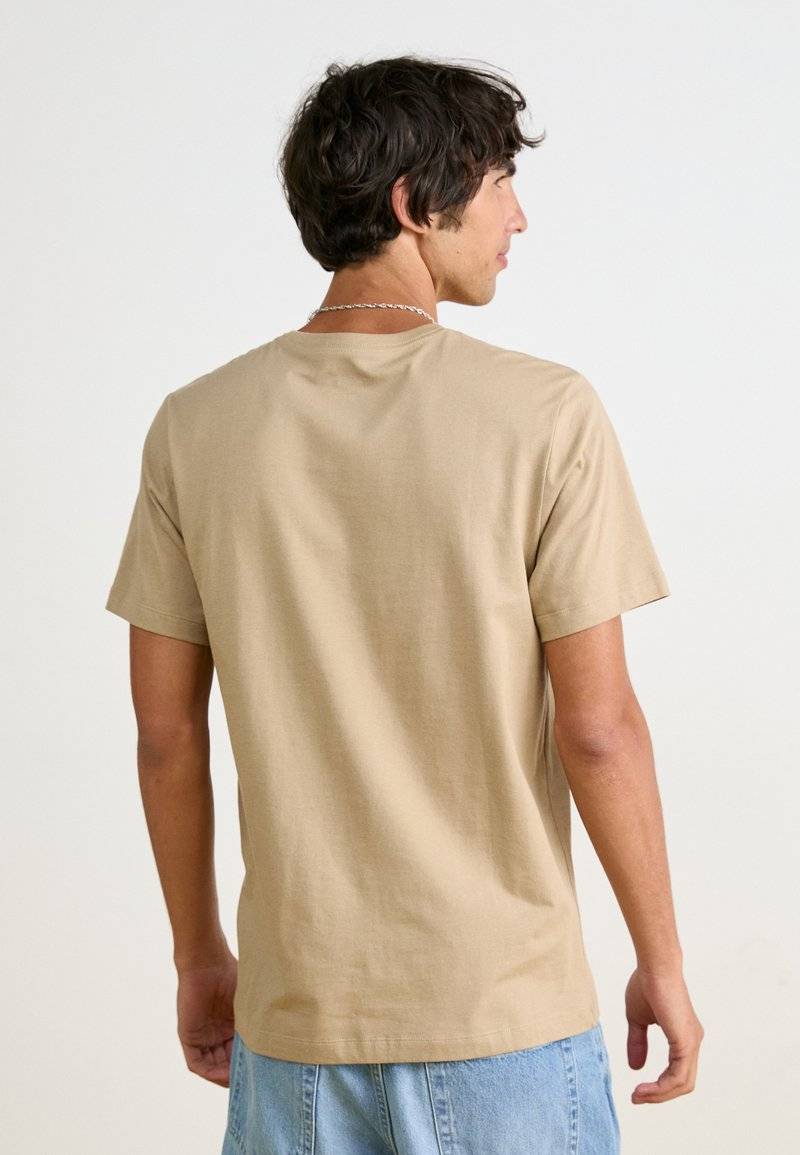 Nike Sportswear Nike Sportswear CLUB TEE - Basic T-shirt - khaki Valentinstagsangebot