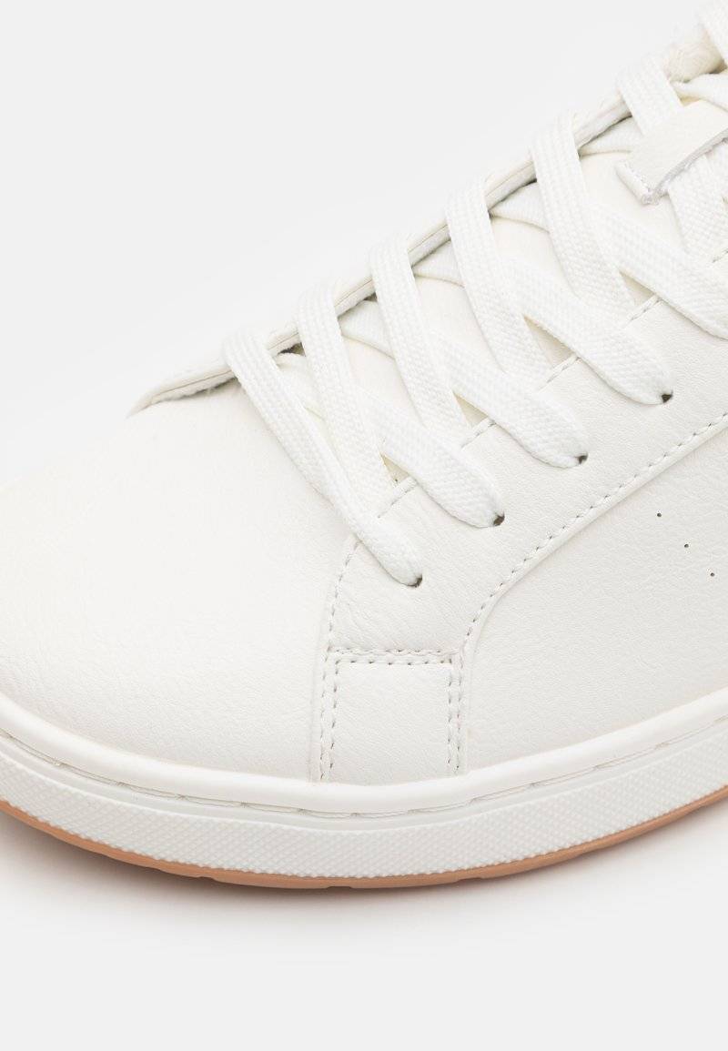 Levi's® Levi's® PIPER - Trainers - regular white Bis zu 60% Rabatt