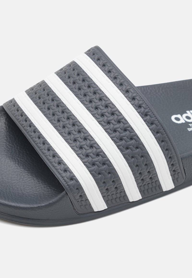 adidas Originals adidas Originals ADILETTE UNISEX - Pool slides Vierteljährliche Förderung