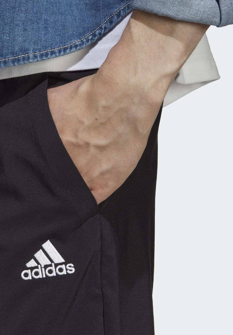 adidas Sportswear adidas Sportswear AEROREADY ESSENTIALS CHELSEA SMALL - Sports shorts - black Auslauf