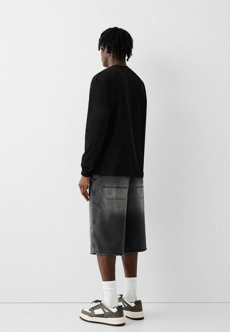 Bershka Bershka SKATER - Denim shorts - black Valentinstagsangebot