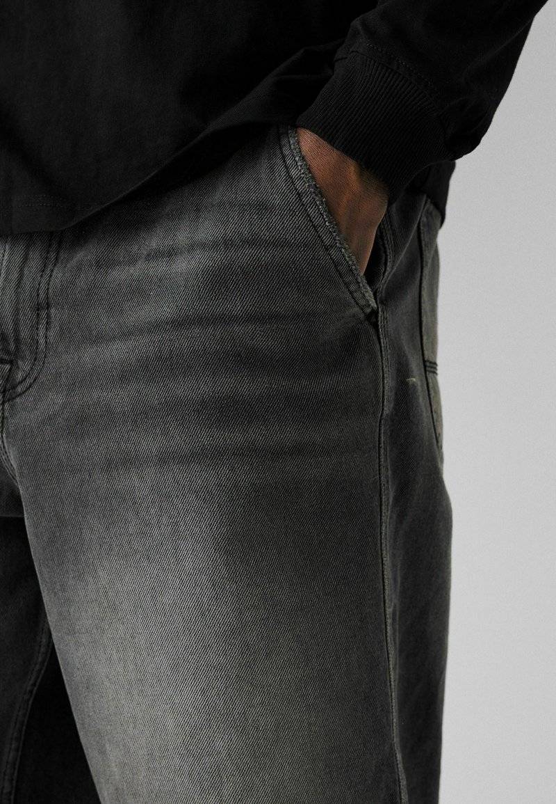 Bershka Bershka SKATER - Denim shorts - black Valentinstagsangebot