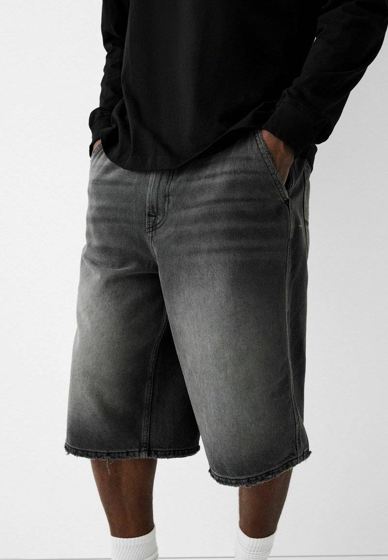Bershka Bershka SKATER - Denim shorts - black Valentinstagsangebot