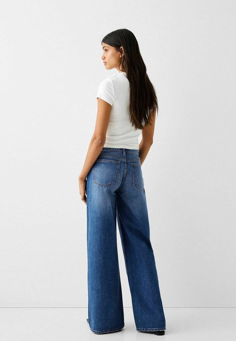 Bershka Bershka WIDE-LEG - Relaxed fit jeans - dark blue Lagerräumung