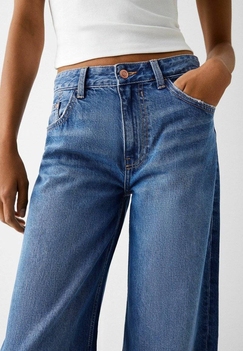 Bershka Bershka WIDE-LEG - Relaxed fit jeans - dark blue Lagerräumung
