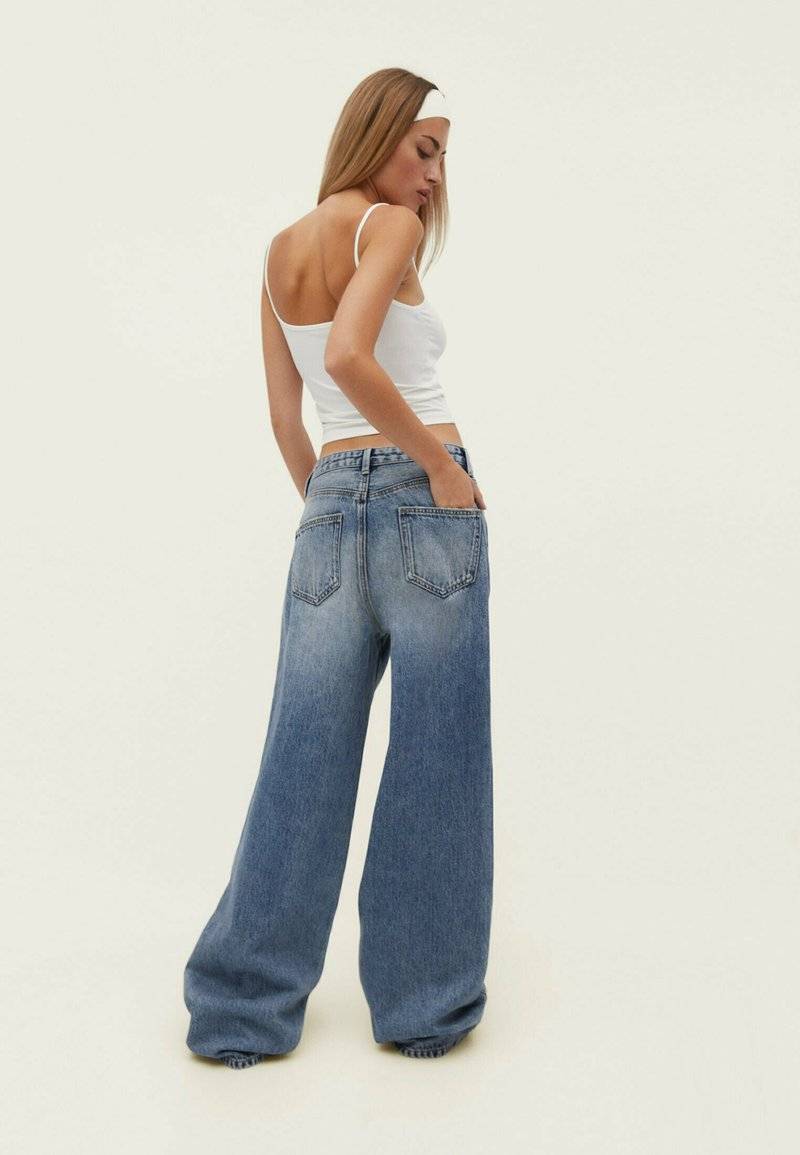 Stradivarius Stradivarius BAGGY - Flared Jeans - blue denim Online Outlet