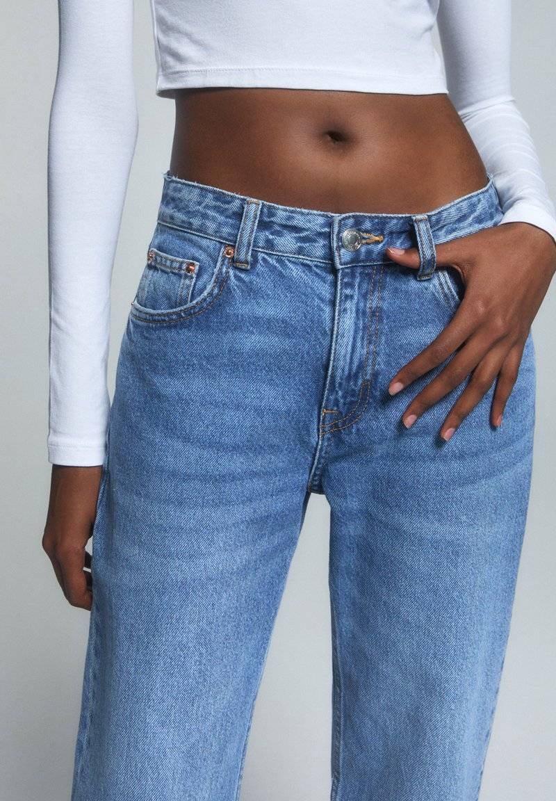 PULL&BEAR PULL&BEAR MID-WAIST - Straight leg jeans - blue denim Zeitlich begrenztes Angebot